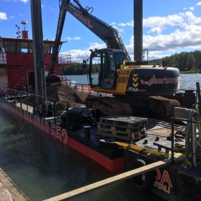 Motorised dredging vessels/barges