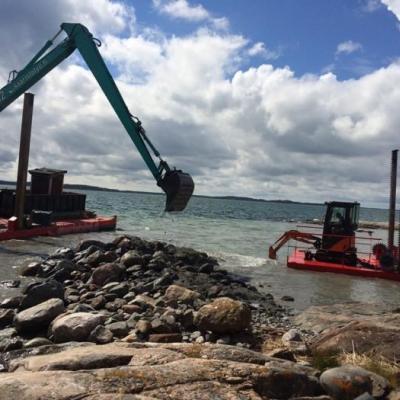 Excavator pontoons