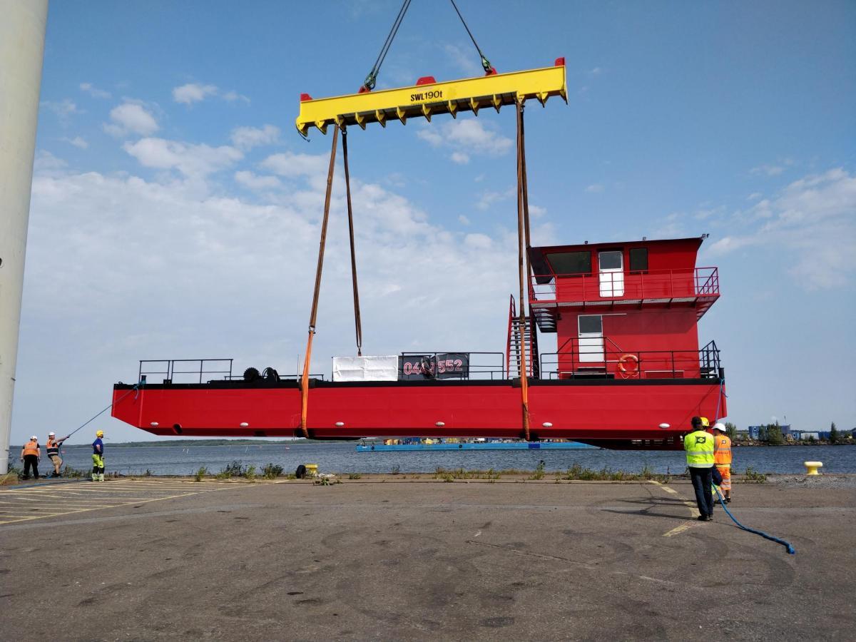 Motorised dredging vessels/barges